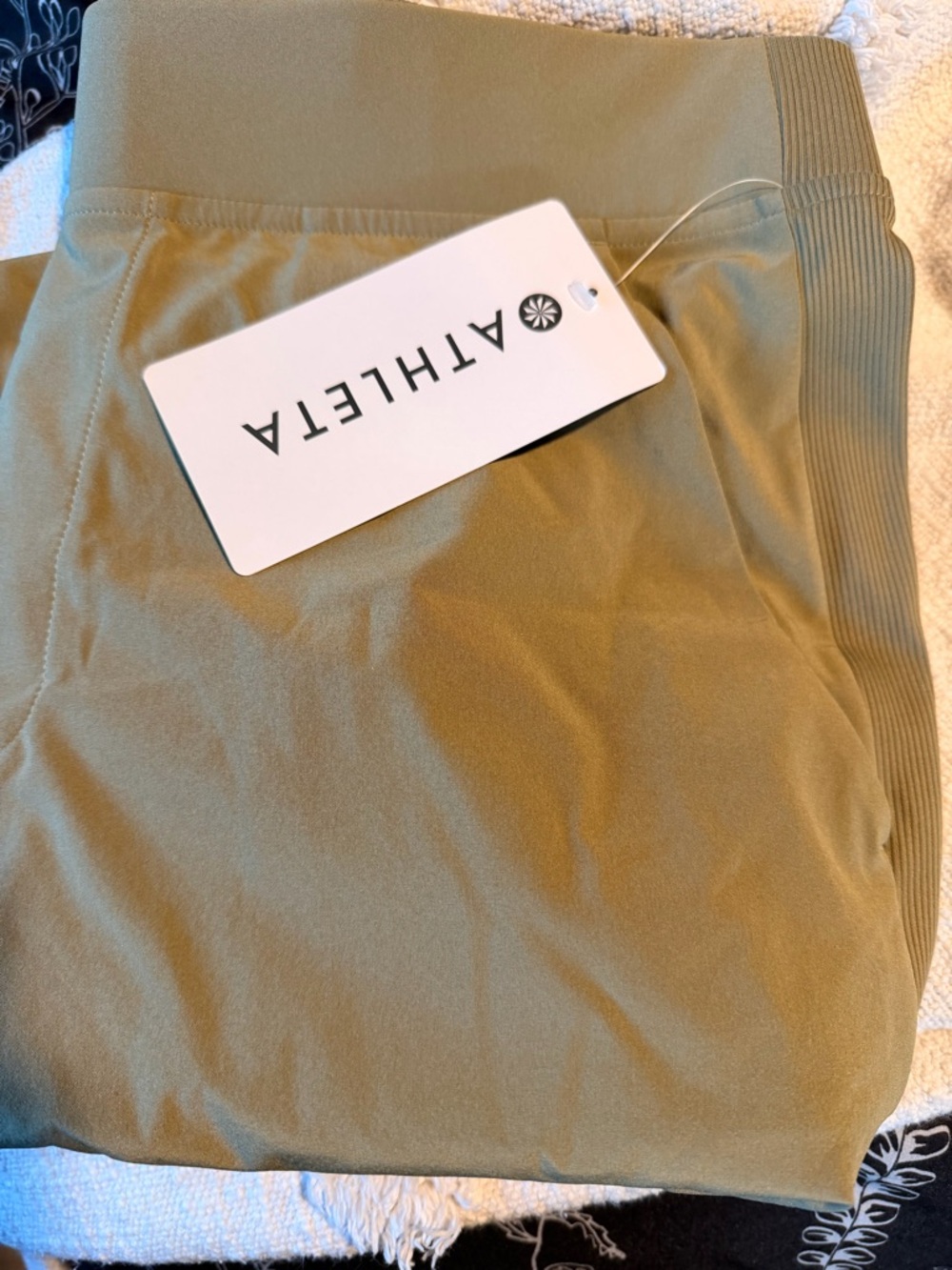 Athleta Ankle & Cropped Pants in Olive Green